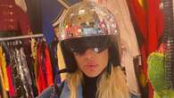 Ilary Blasi e il casco mirrorball, la foto fa il giro del web