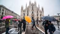 Inizia a nevicare a Milano: i primi fiocchi iniziano a cadere in città