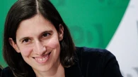 Cosa ci dice la nuova comunicazione del PD sulla linea e gli obiettivi politici di Elly Schlein