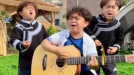 Tutta la storia dei Muyun Brothers, i tre fratelli cinesi che cantano con la chitarra su TikTok