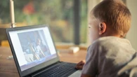 Stare davanti allo schermo anche poco tempo può compromette i sensi dei bambini: lo studio