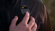 Questa spilla da appendere al petto vuole sostituire gli smartphone, ma è davvero possibile?