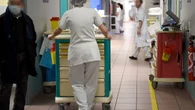 Non vogliono attendere il turno, mamma e figlia 14enne picchiano le infermiere del Santobono
