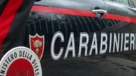 Sputa e rutta contro la casa del vicino anche quando non c'è: denunciato per atti persecutori