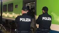 Ragazzo di 19 anni accoltella i passeggeri di un treno in arrivo a Milano: tre persone ferite