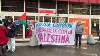 Manifestazione pro Palestina in un Carrefour di Milano: attivisti entrano con i megafoni, arriva la polizia