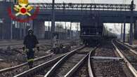 Ragazza 19enne cade da un ponticello sui binari del treno, salvata dal padre