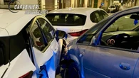 Ubriaca sbatte contro le auto parcheggiate e prende a schiaffi la proprietaria di una quelle, denunciata