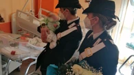 Picchia e minaccia la moglie incinta, i carabinieri salvano la donna e la accompagnano a partorire