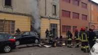 Scoppia un incendio in un dormitorio abusivo a Milano: 11 persone ferite