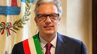 Sindaco nega una stele a un partigiano, ma dedica una via a un gerarca fascista: è polemica