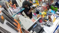 "Devo controllare i bimbi in auto", ma scappava senza pagare le giocate: arrestato