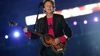 Paul McCartney rivela il vero significato dei versi di Yesterday dei Beatles dedicati alla madre