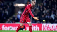 Blackburn-Newcastle è stata sospesa per la protesta dei tifosi: decine di palline lanciate in campo
