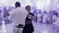 Matrimonio al Castello delle Cerimonie, il deputato nota una pistola in video. La produzione: è un giocattolo
