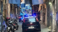 Spacca una bottiglia in testa al negoziante e rapina l'incasso: 19enne arrestato ai Quartieri Spagnoli