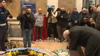 I funerali di Antonio Juliano a Napoli, Cané porta il feretro. Ferlaino commosso. Manfredi: "Una strada col suo nome"
