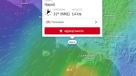 Allerta vento forte in Campania: a Napoli crolla un albero, navi e traghetti a singhiozzo per le isole