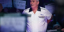 "Eigentlich bin ich hierher gekommen, um stressfrei zu spielen, aber das gehört nun mal dazu" - Steve Beaton steht bei der Senioren-Weltmeisterschaft im Viertelfinale
