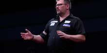 James Wade setzt sich bei Winmau World Masters gegen De Decker durch