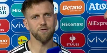 Mitten im Interview spricht Füllkrug direkt in die Kamera und wird emotional