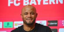 Bayern-Coach Kompany setzt auf PK zur Antwort an - dann fangen alle an zu lachen