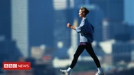 O que é a 'caminhada japonesa' - e ela realmente traz benefícios à saúde?
