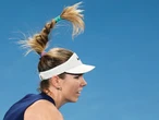 De Minaur backs fiancee over abusive social media