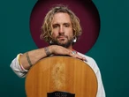 Singer announces first Perth show since Gage Roads drama