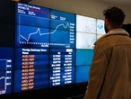Major banks tumble as sharemarket seesaws