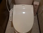 Doctor urges people to never use their electronic devices whilst on the toilet