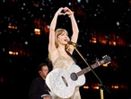 Taylor Swift gives surprise performance of Shake It Off at Tight End University