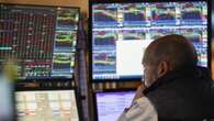 Wall Street opens flat amid weak earnings reports