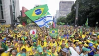 Tens of thousands of Bolsonaro supporters stage rally
