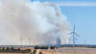 breakingLives and homes at risk as fire near Geraldton bears down