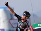 Bardet wins Vuelta stage, Roglic looms