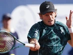De Minaur beaten by in-form Alcaraz in Barcelona