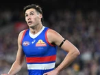 Dogs star Darcy subbed off with knee injury