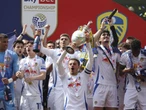 100-point Leeds lift Championship, pipping Burnley