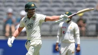 Statement made! Warner feeds on docile Pakistan in rapid ton