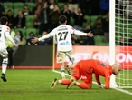 Auckland beat injury-hit Victory for ALM semi edge