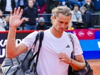Frightening lightning has Zverev set to strike in Paris