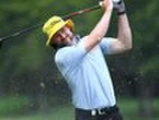 Schneider stays out in front as Gale makes his move
