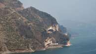 'Puppy Mountain' photo delights onlookers in China