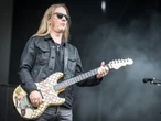 Alice In Chains pull Connecticut gig due to drummer Sean Kinney's 'non-life-threatening medical emergency'
