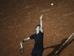 Sinner wins but de Minaur made to wait by rain in Rome