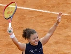 Local hope Paolini battles into Italian Open last four