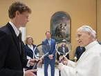 Peace be with Sinner: Italian gives Pope tennis racquet