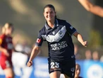Lowe double puts Victory on a high and into grand final