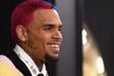 Le chanteur américain Chris Brown est détenu jusqu’à la mi-juin, après son inculpation pour une agression